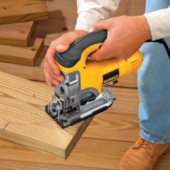 Лобзик DeWalt  DW 331KT-QS 