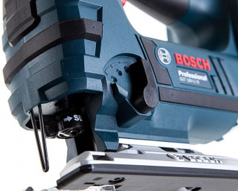 Лобзик аккумуляторный Bosch GST 18 V-LI B SOLO 06015A6100