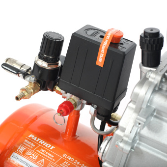 Компрессор PATRIOT EURO 24-240 К + набор пневмоинструмента КIТ 5В   525306366
