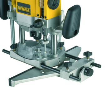 Фрезер DeWalt DWE 625-QS 