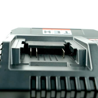 Зарядное устройство TEH FC01 20V (время заряда 30-90мин, тип крепления — слайдер, вес 0.22кг)