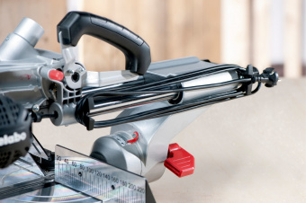 Пила торцовочная Metabo KGS 305 M 