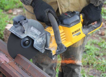 Пила отрезная DeWalt DCS 690 N-XJ