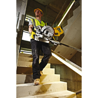 Пила торцовочная DeWalt DWS 778-QS