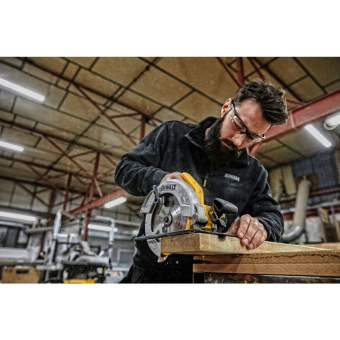 Пила циркулярная DeWalt DWE 560K-QS